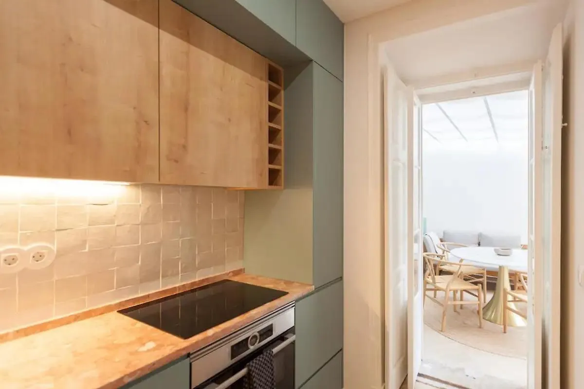 Apartment Serene T1 Apt In Lapa With Ac And Private Patio Lisbon Portugal